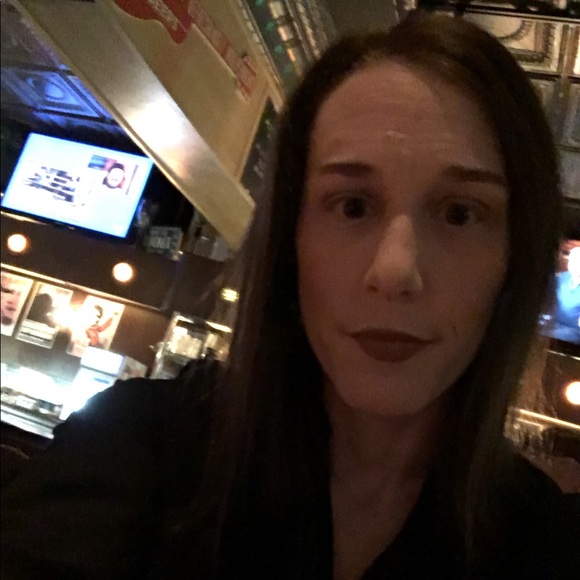 Meet your Posher, Brooke - Picture 2 of 4